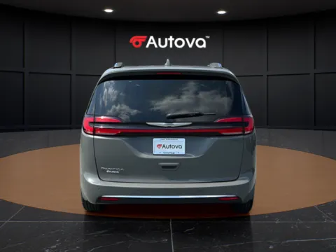 More photos of 2021 Chrysler Pacifica Touring L at Autova, VA