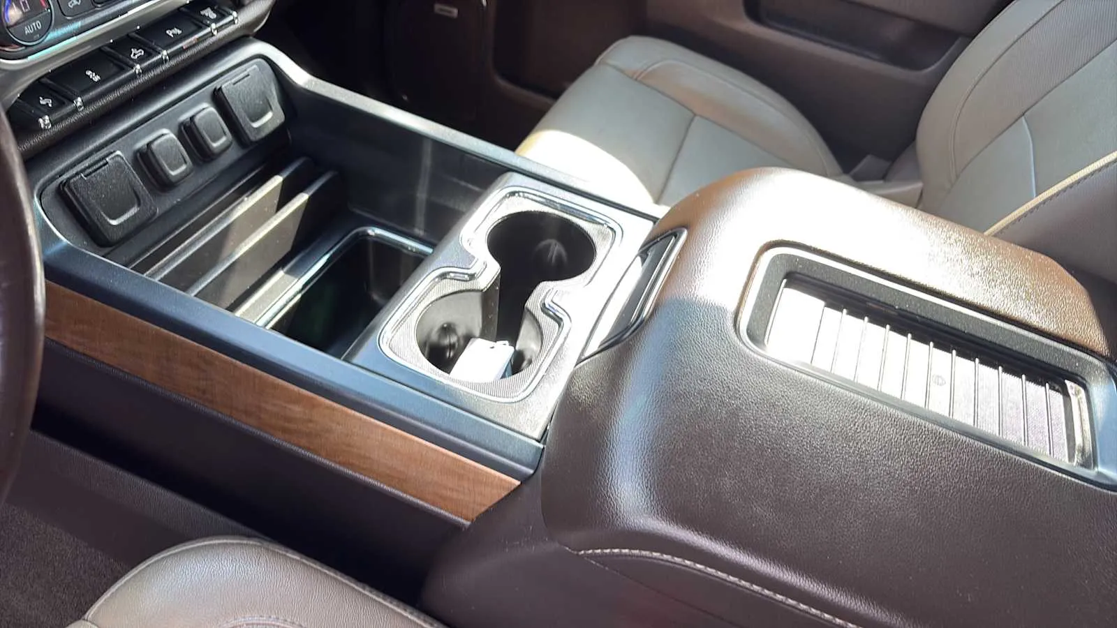 Chevrolet Silverado photo 19
