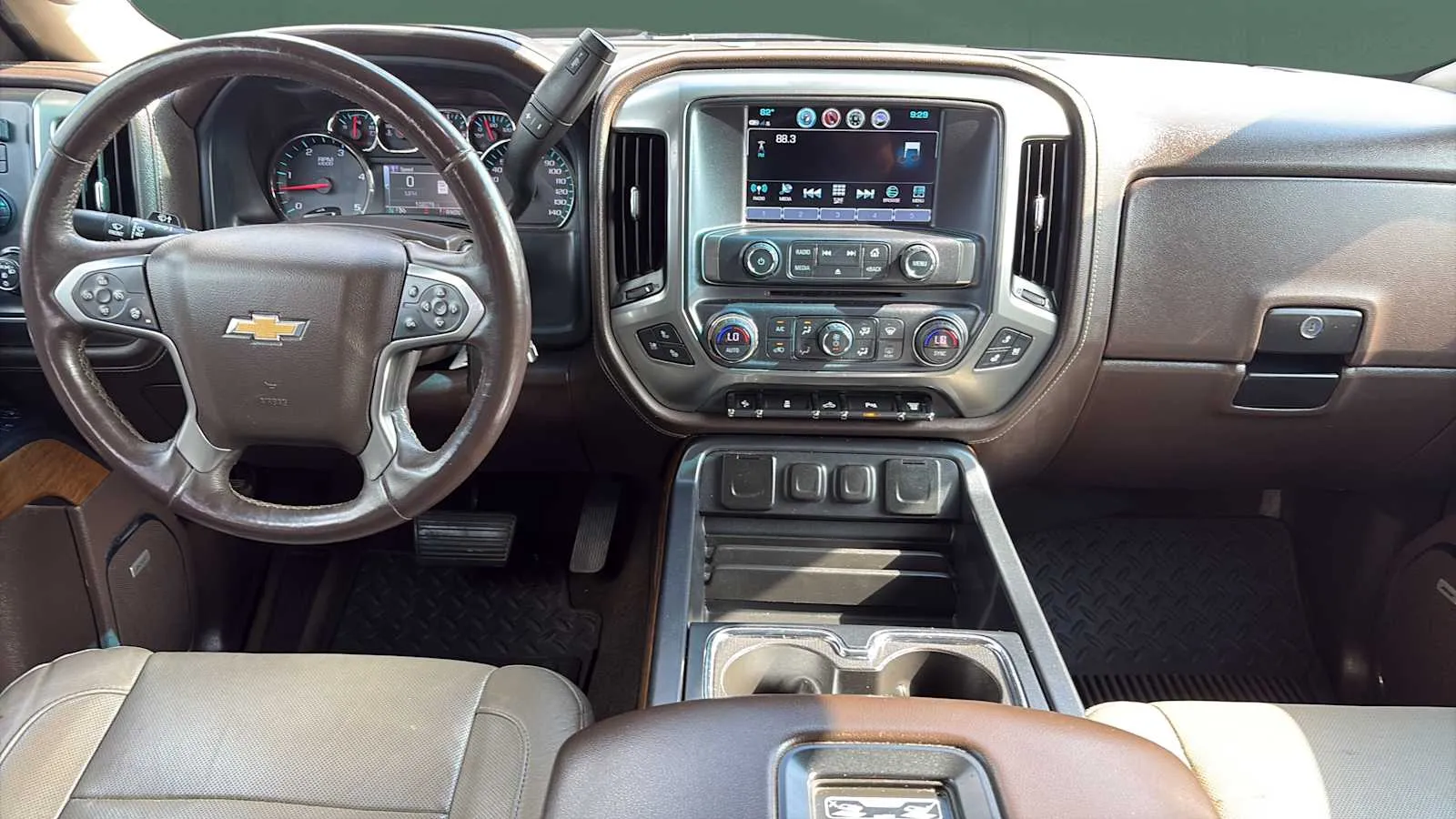 Chevrolet Silverado photo 24