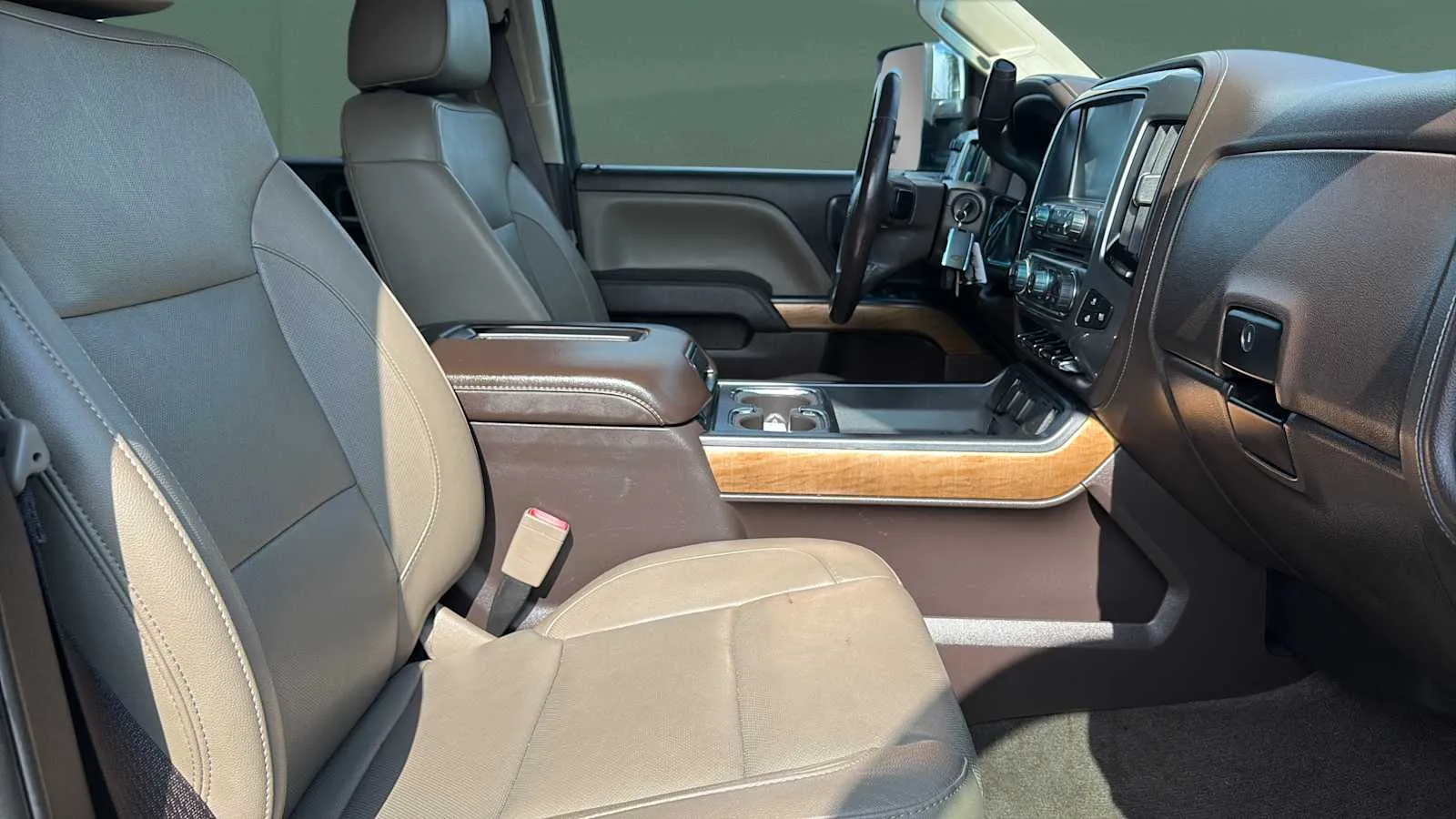 Chevrolet Silverado photo 29