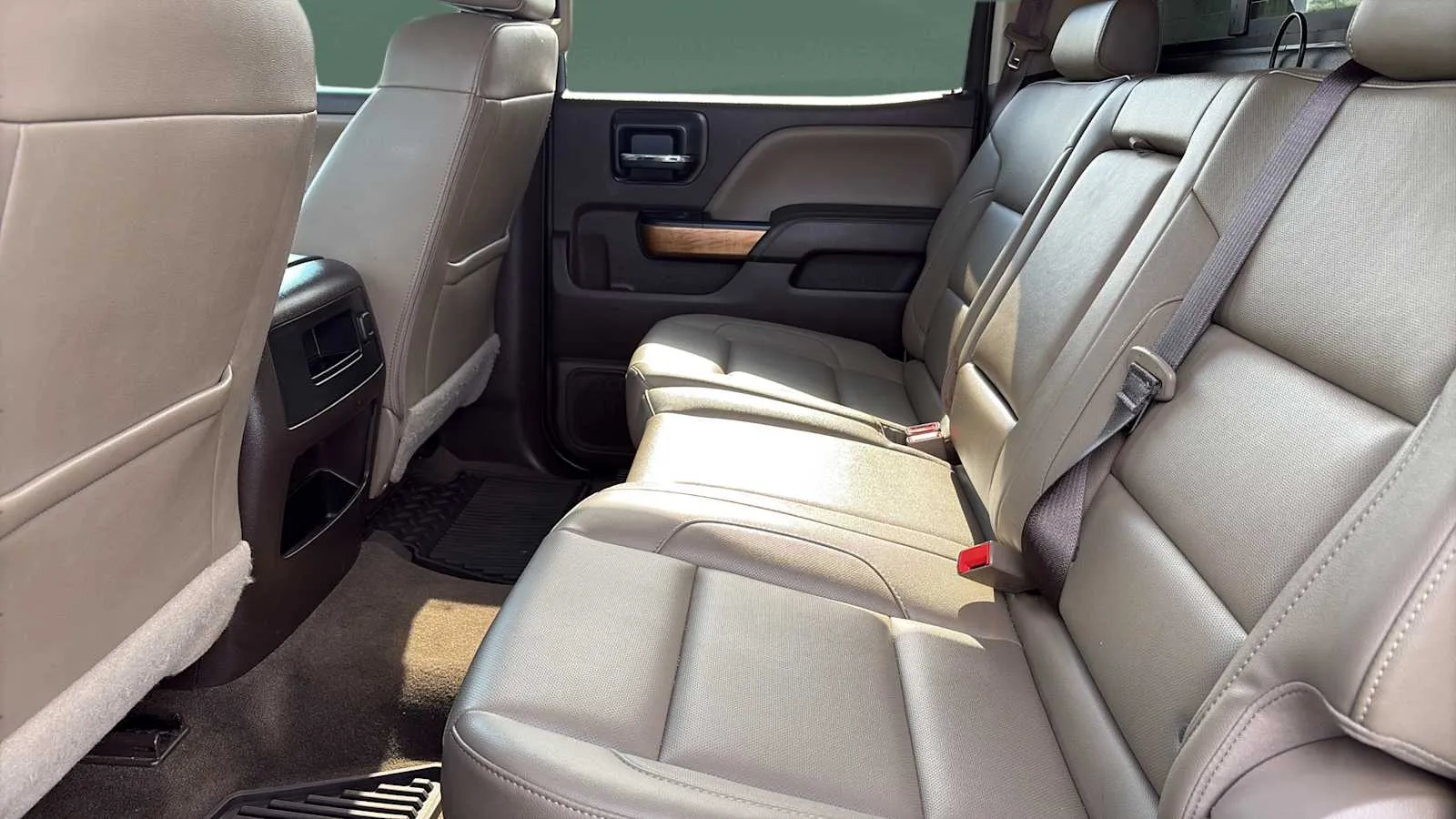 Chevrolet Silverado photo 23