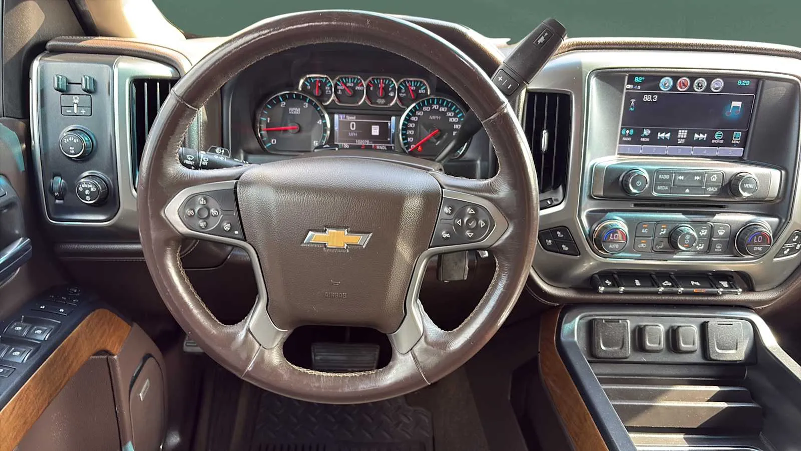Chevrolet Silverado photo 25