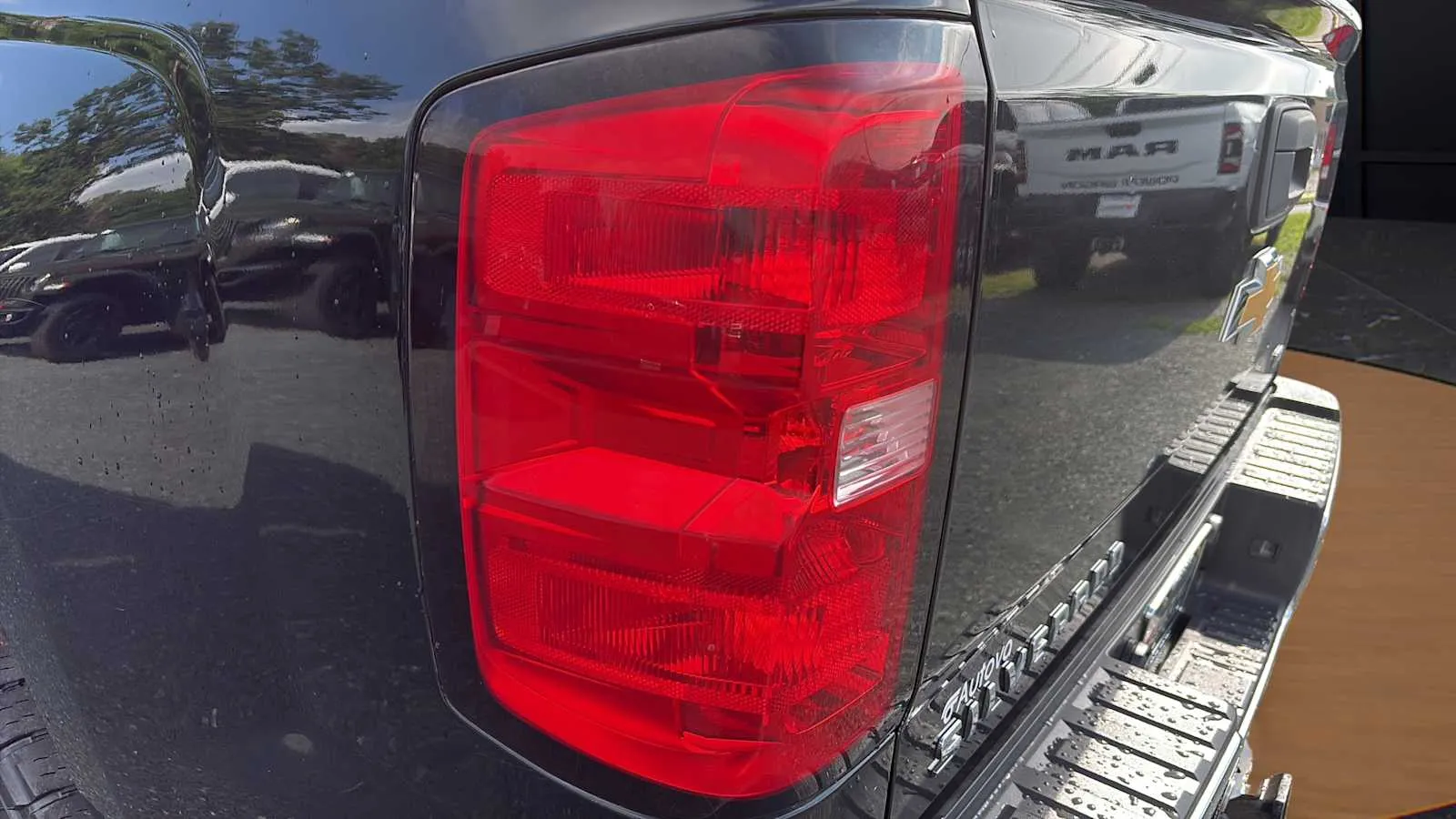Chevrolet Silverado photo 11