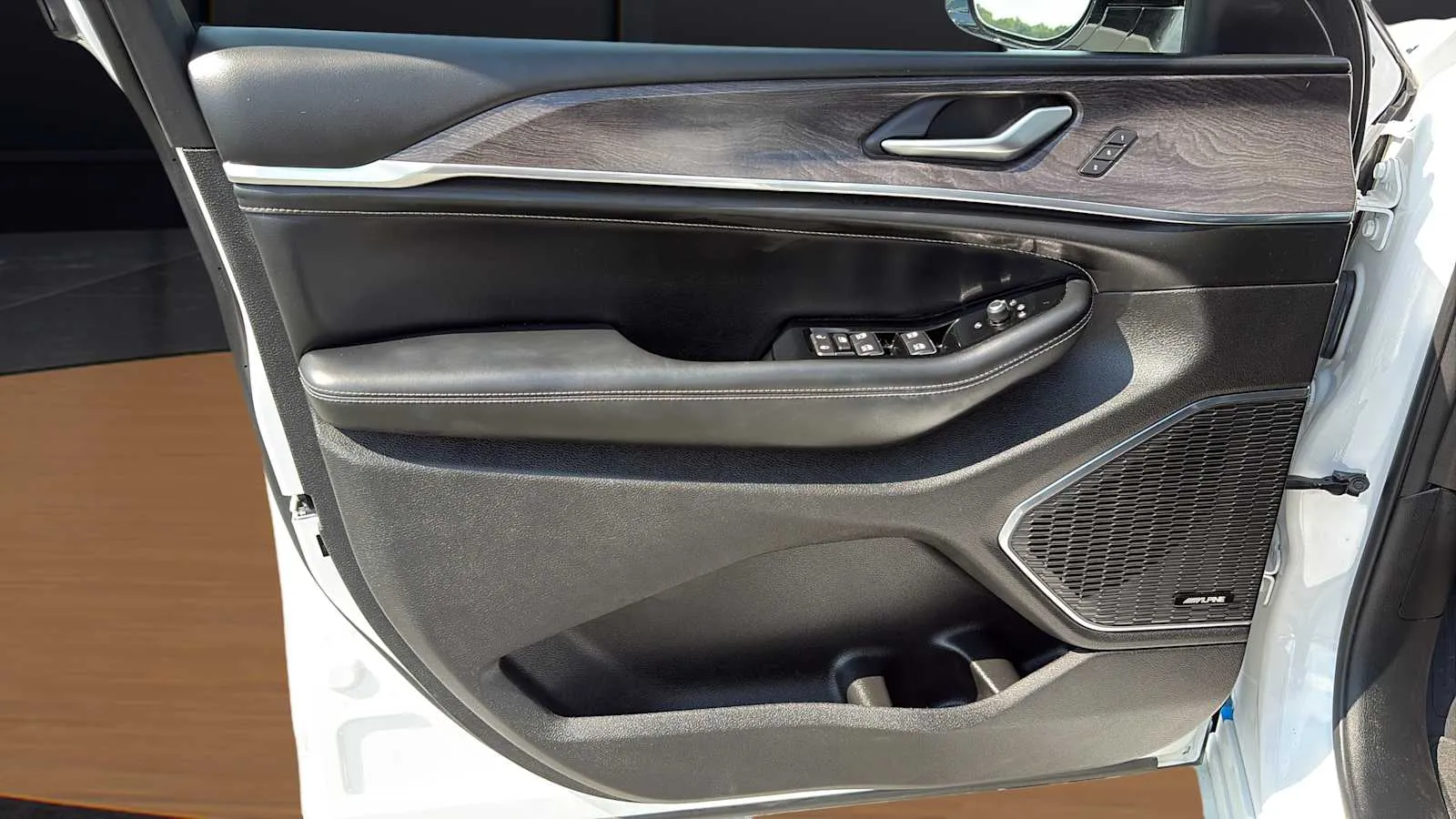 2023 Jeep Grand Cherokee Overland - Photo 21