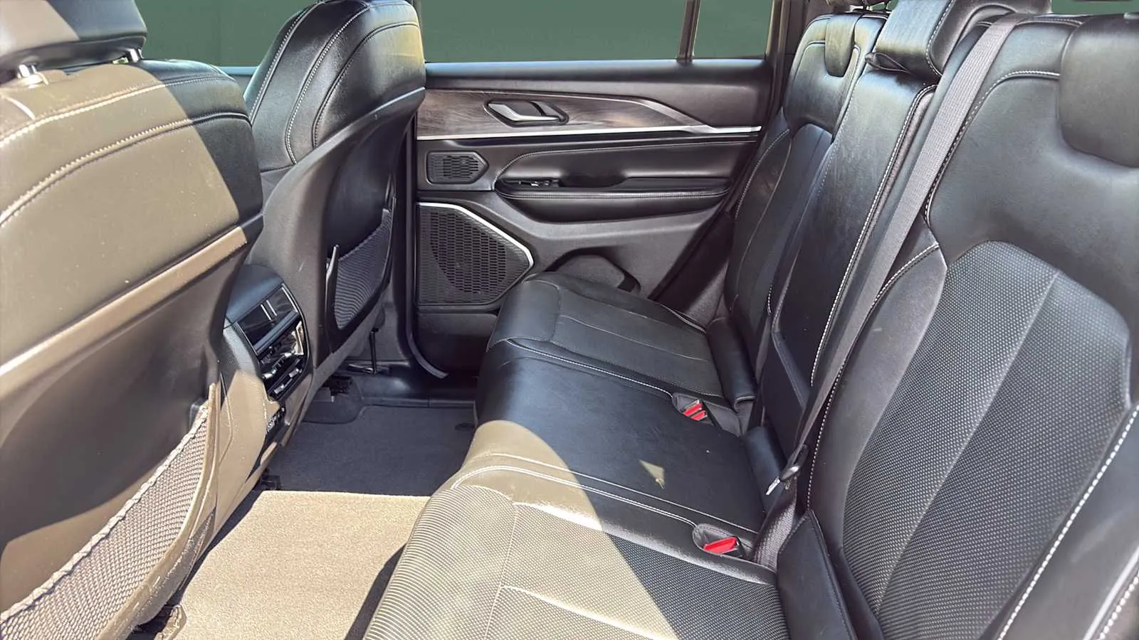 2023 Jeep Grand Cherokee Overland - Photo 23