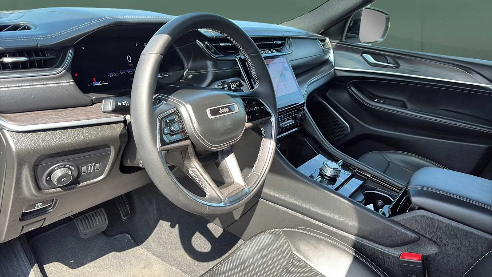 2023 Jeep Grand Cherokee Overland - Photo 18