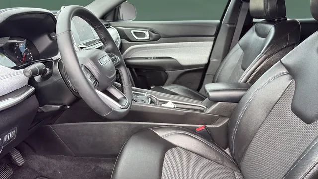 2025 Jeep Compass Latitude - Photo 17