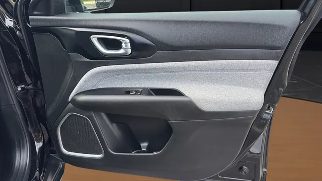 2025 Jeep Compass Latitude - Photo 23