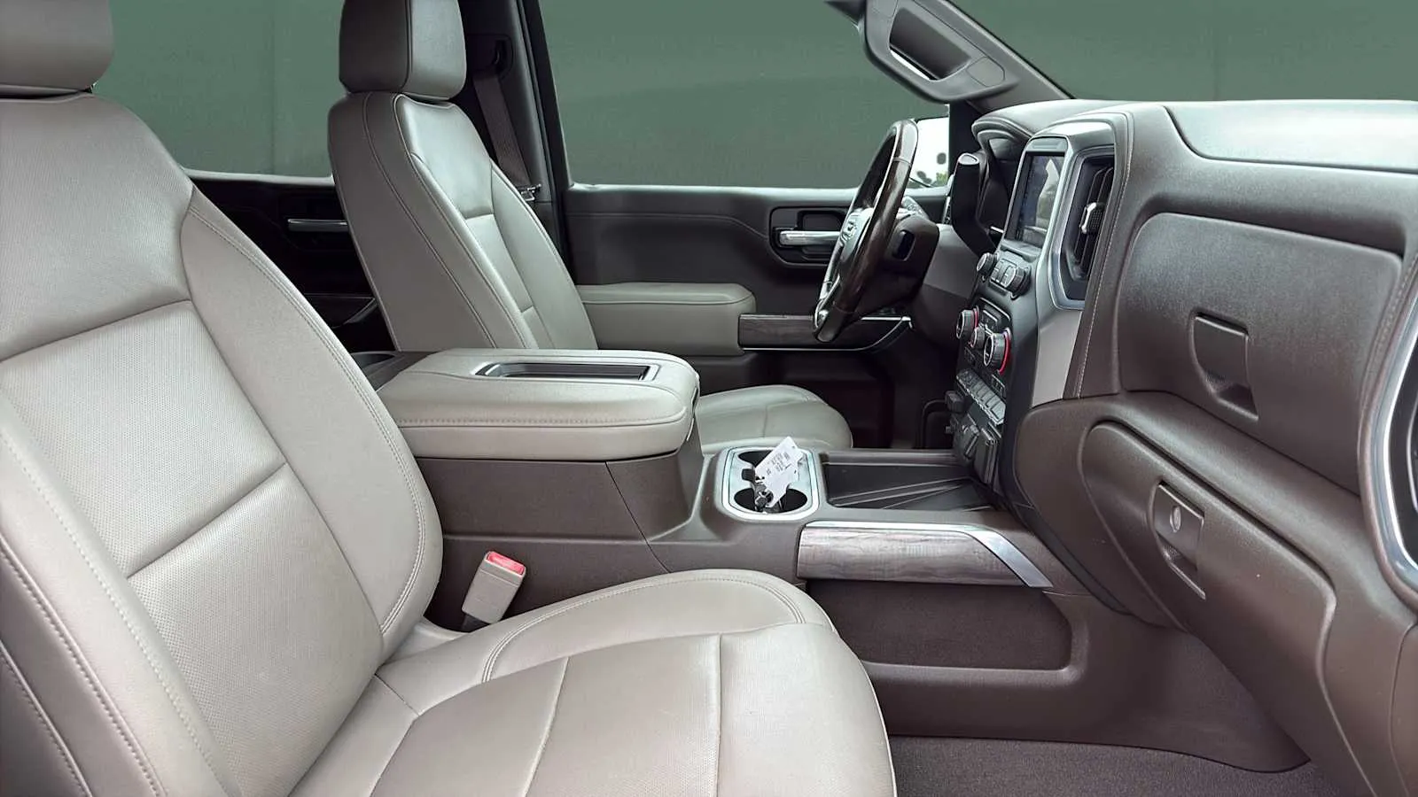 Chevrolet Silverado photo 24