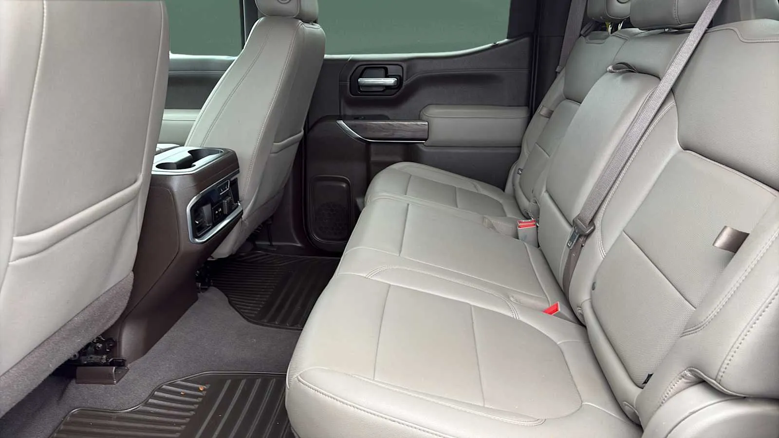 Chevrolet Silverado photo 18