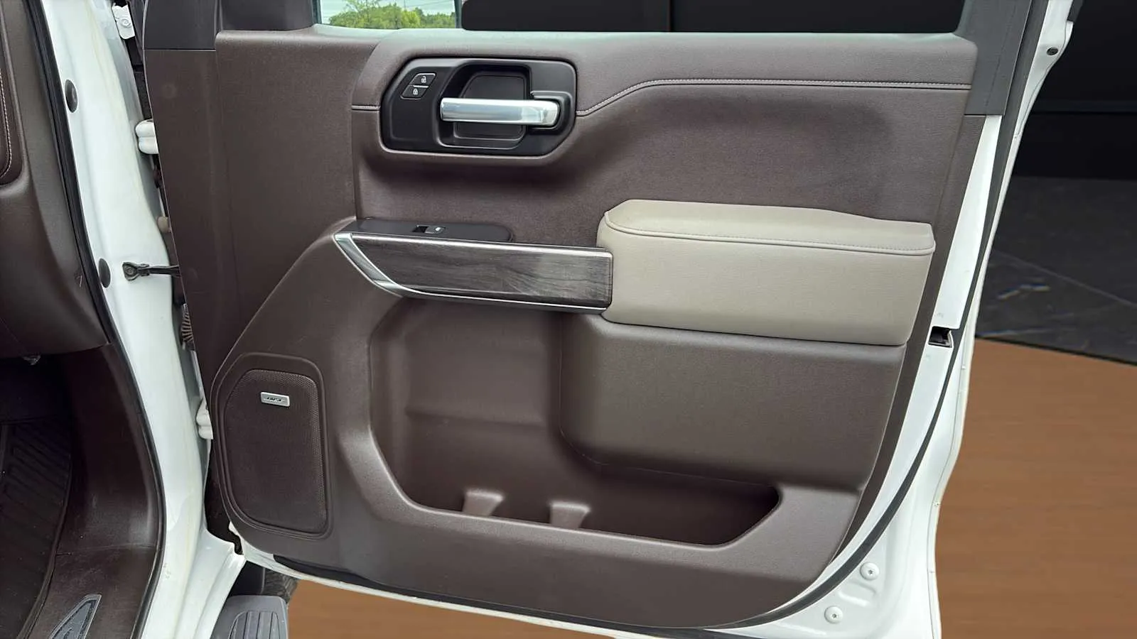 Chevrolet Silverado photo 23