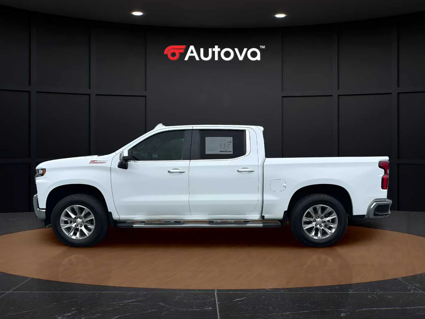 Chevrolet Silverado photo 2