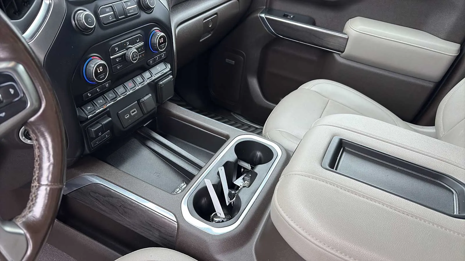 Chevrolet Silverado photo 14