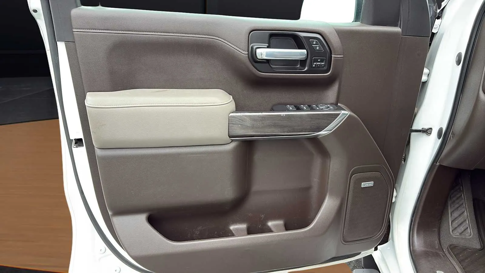 Chevrolet Silverado photo 16