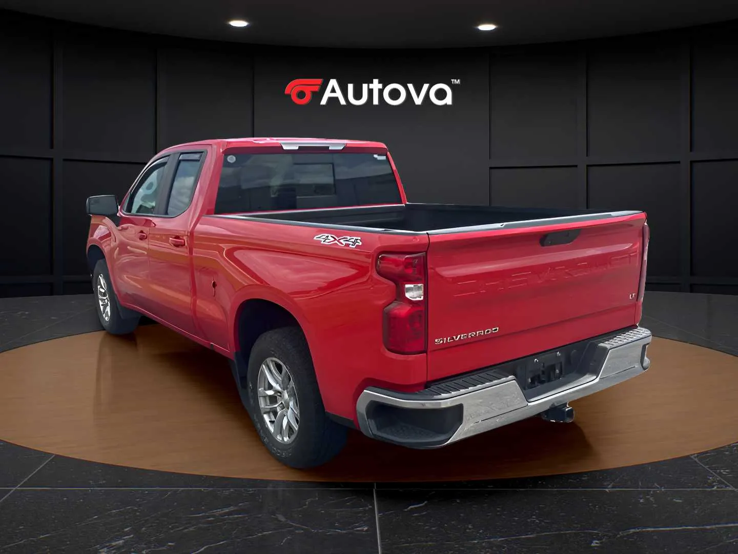 Chevrolet Silverado photo 2