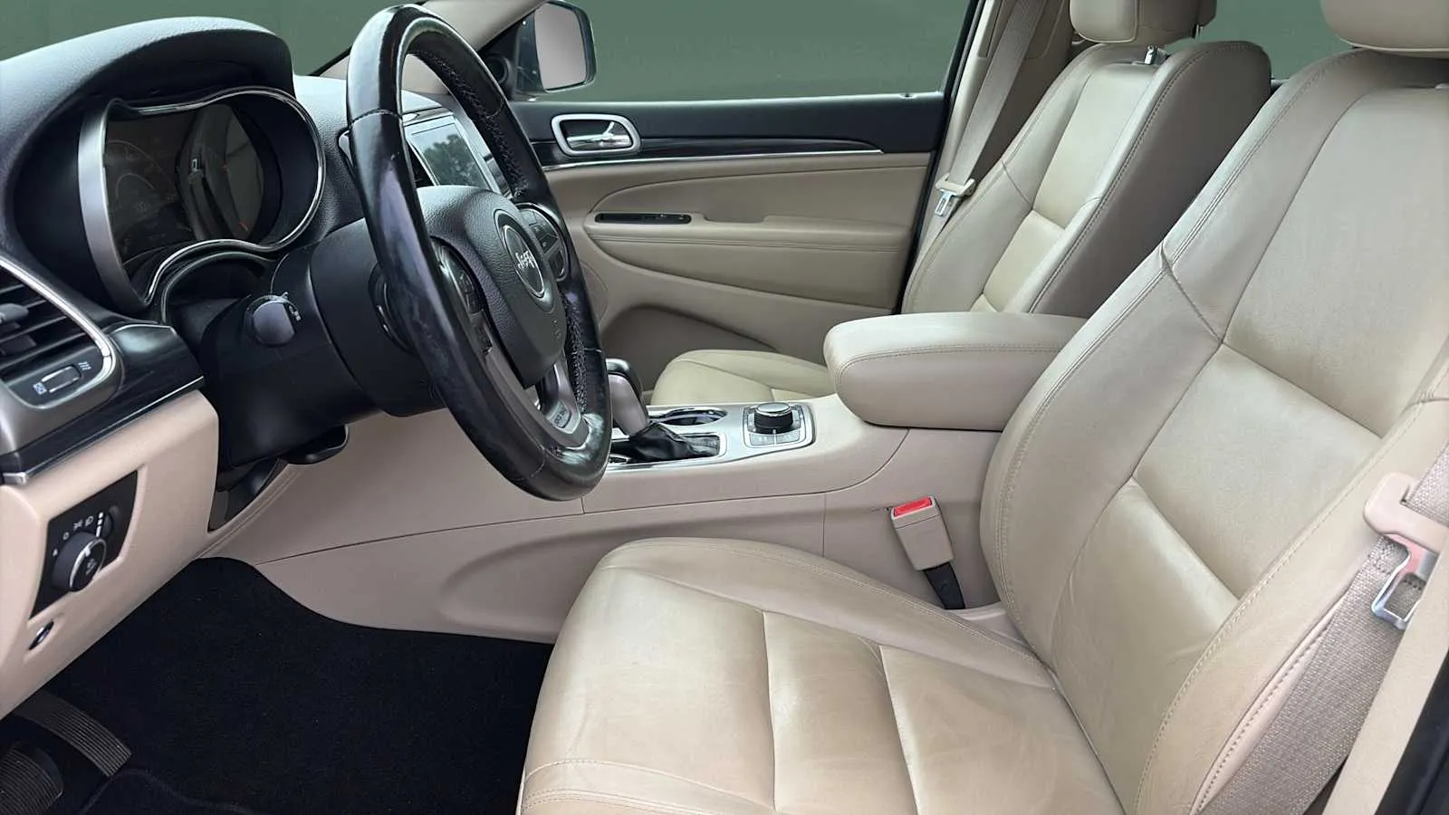 Jeep Grand Cherokee photo 22