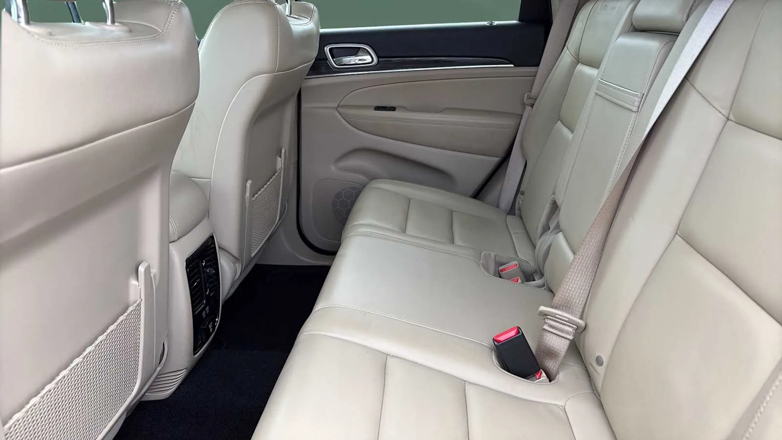 Jeep Grand Cherokee photo 23