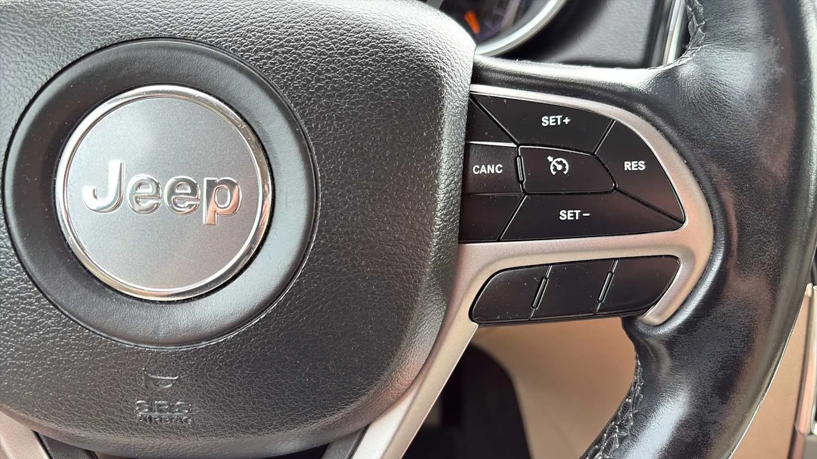 Jeep Grand Cherokee photo 15