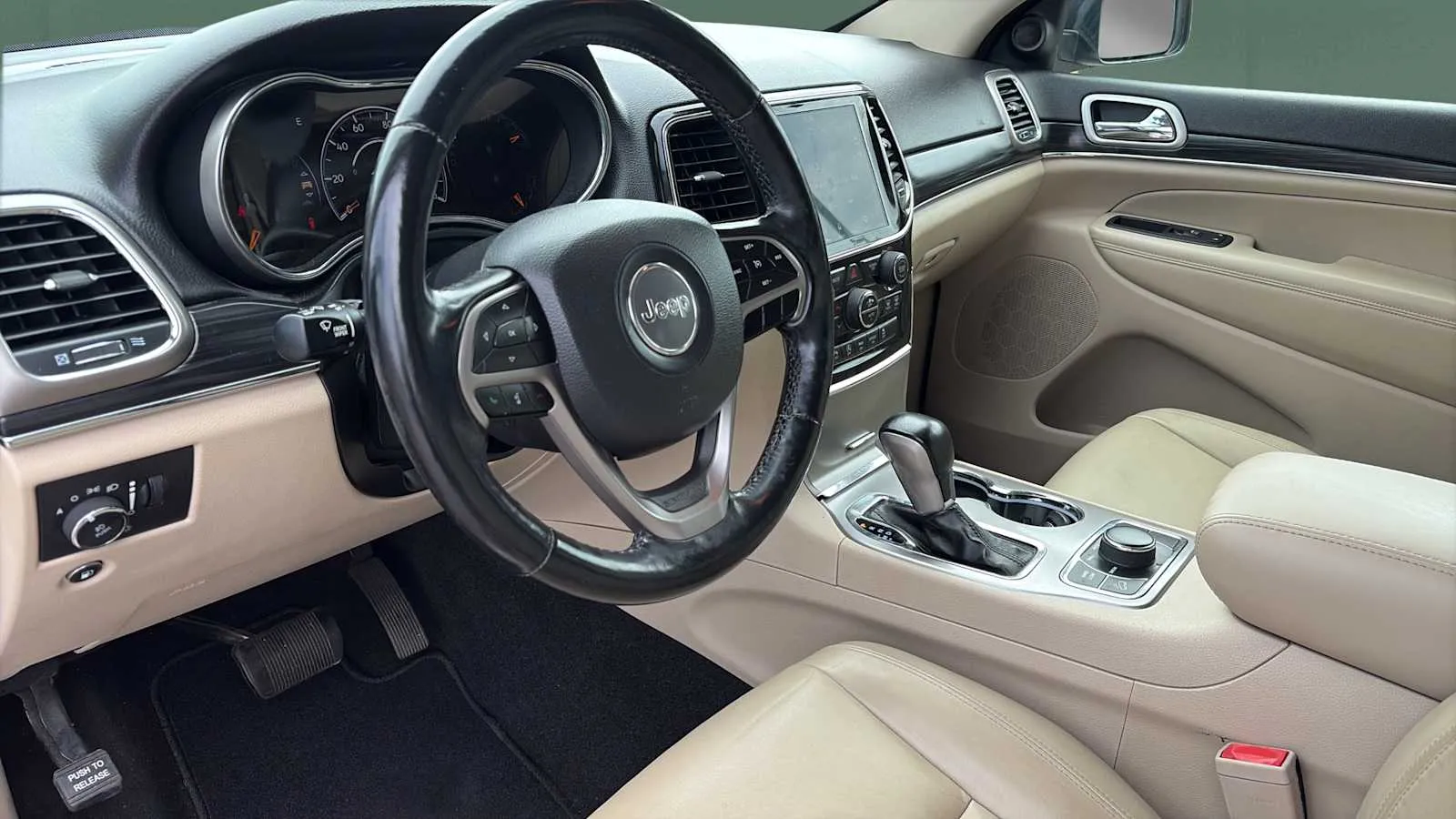Jeep Grand Cherokee photo 18