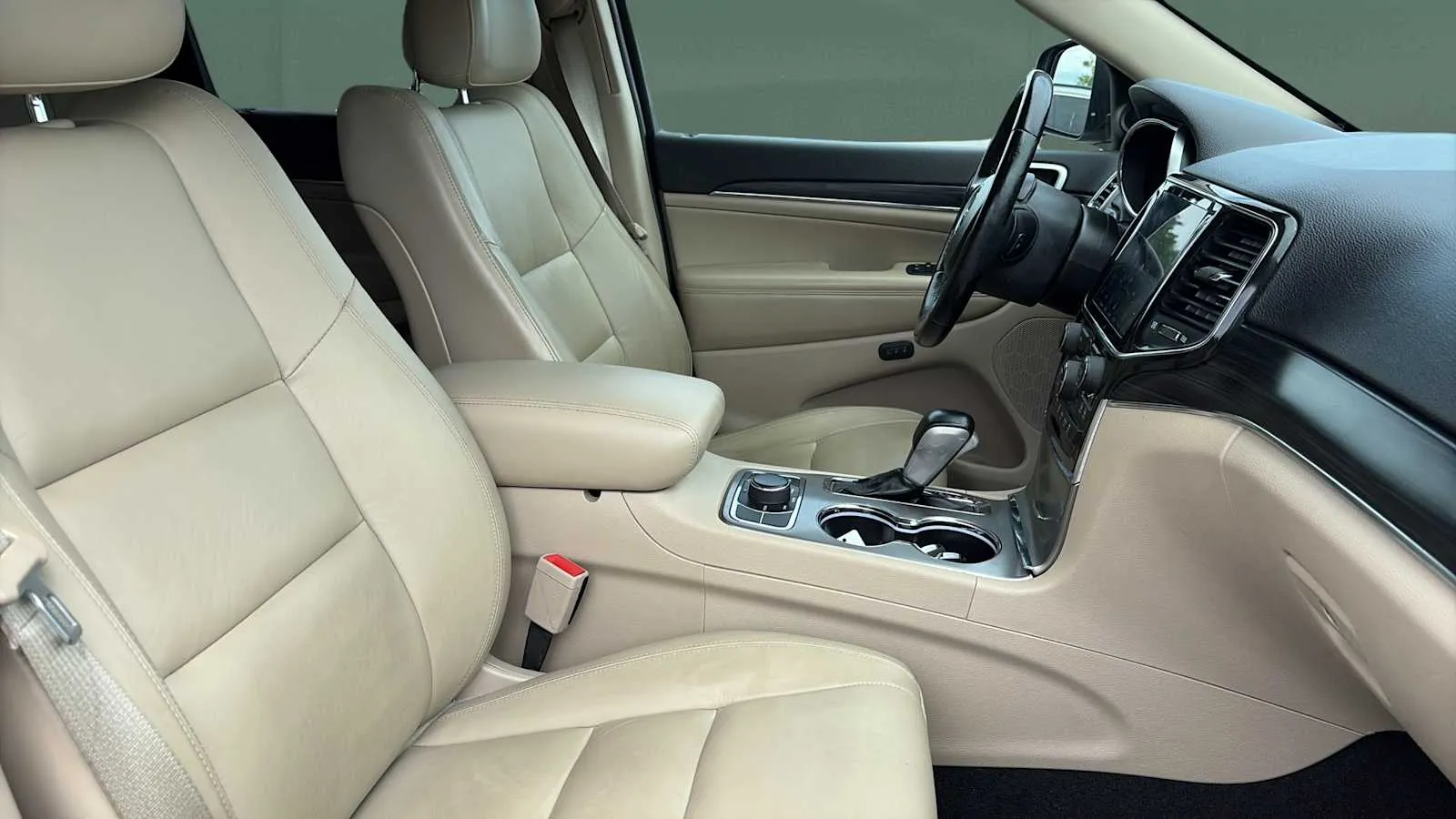 Jeep Grand Cherokee photo 29