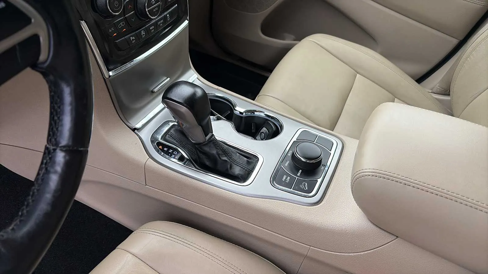 Jeep Grand Cherokee photo 19
