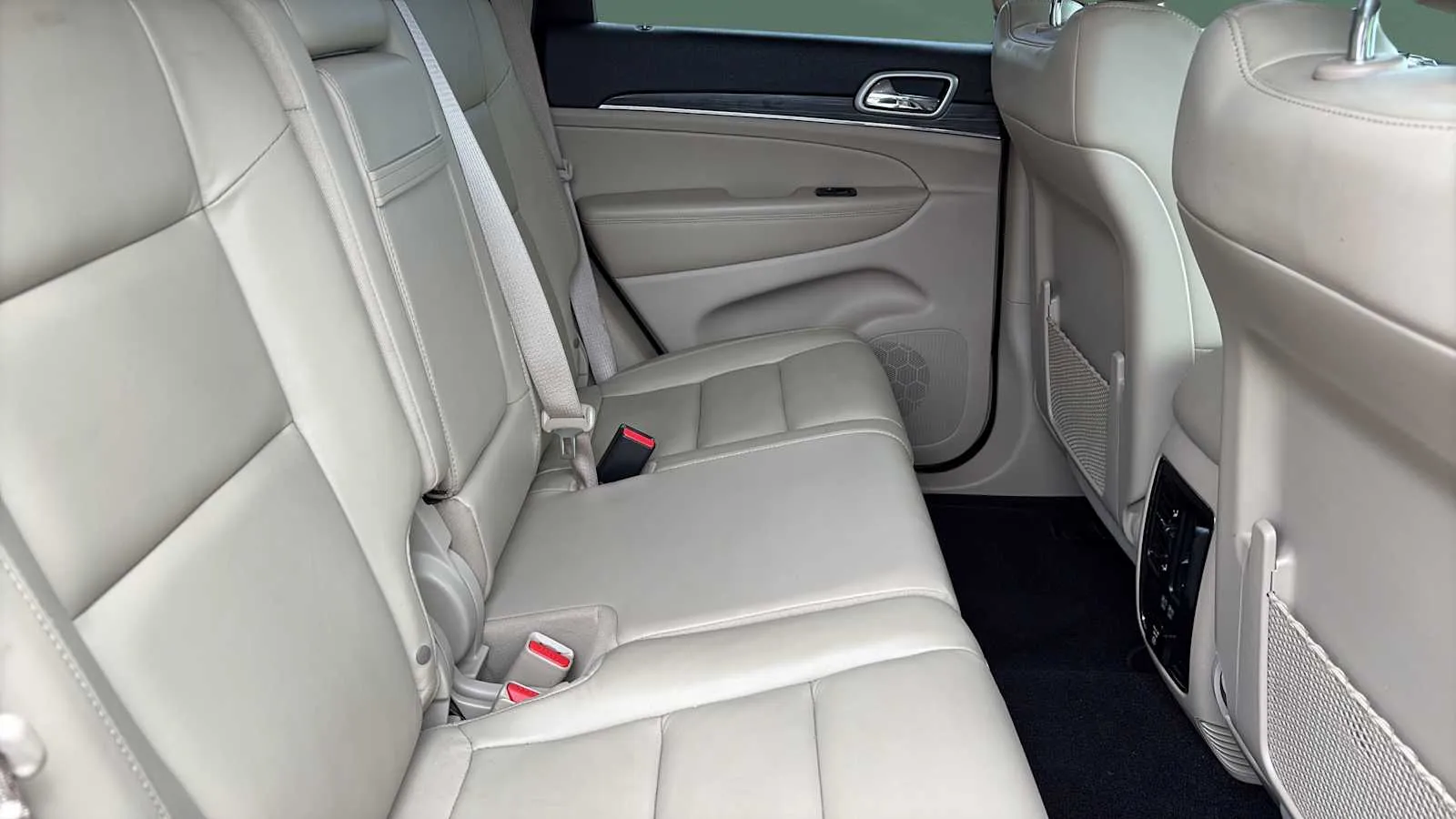 Jeep Grand Cherokee photo 27