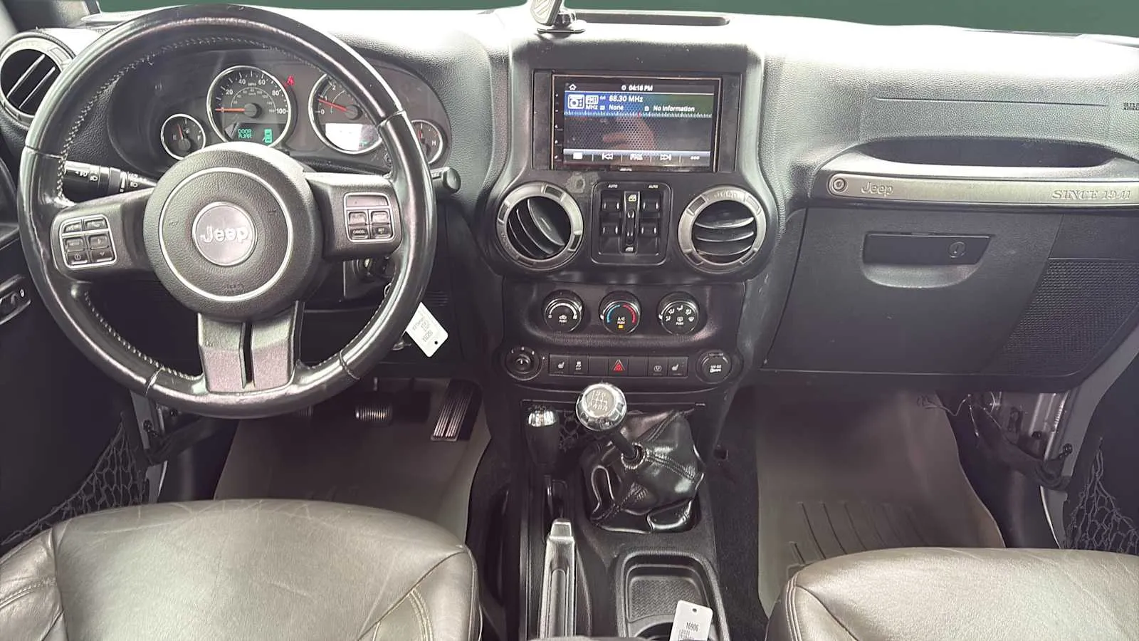 Jeep Wrangler photo 19