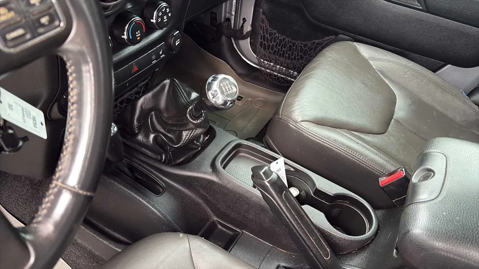 Jeep Wrangler photo 14