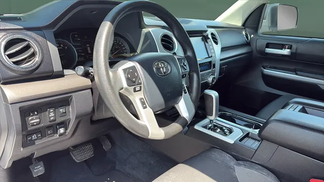 Toyota Tundra photo 13