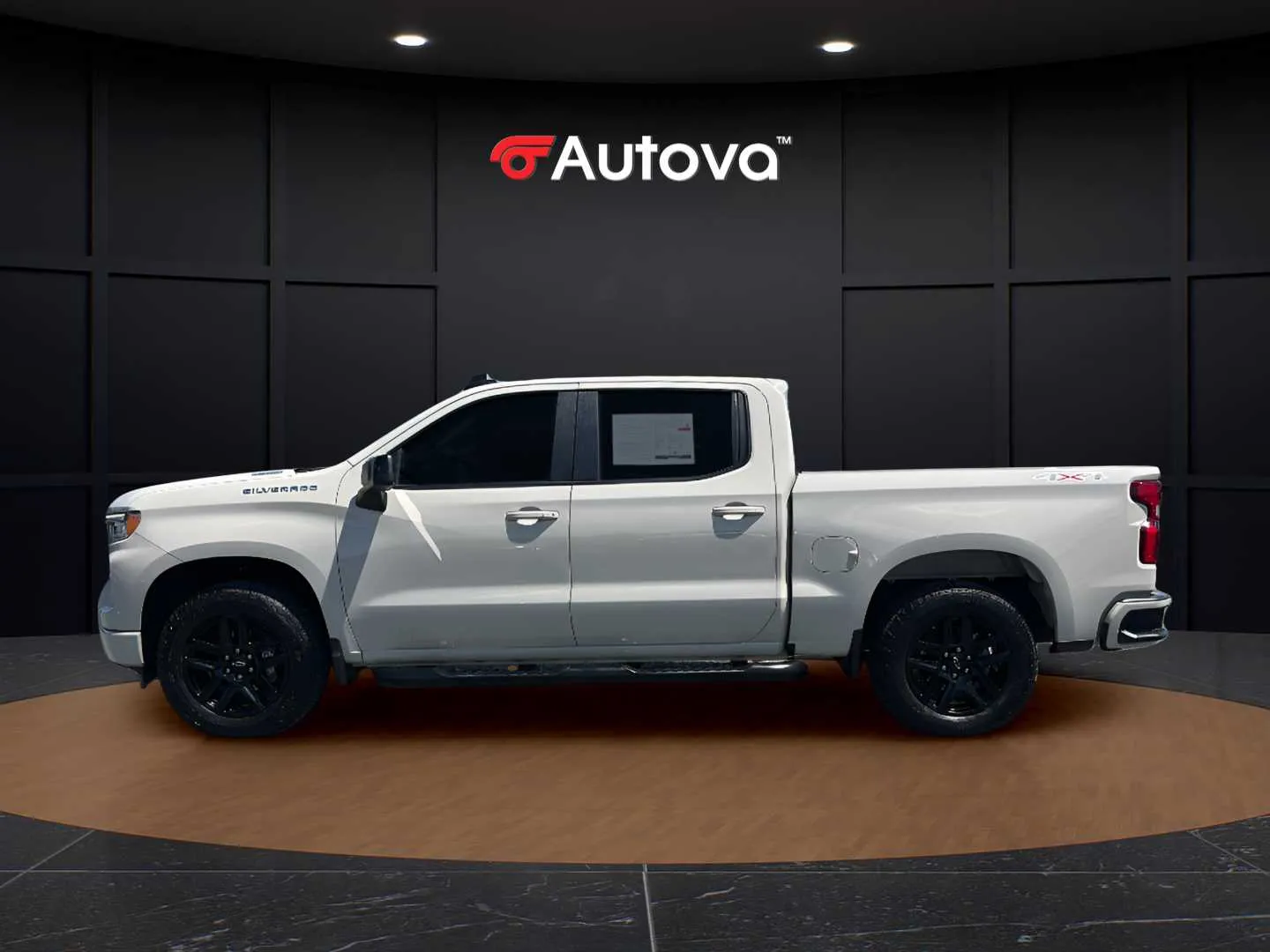 Chevrolet Silverado photo 2
