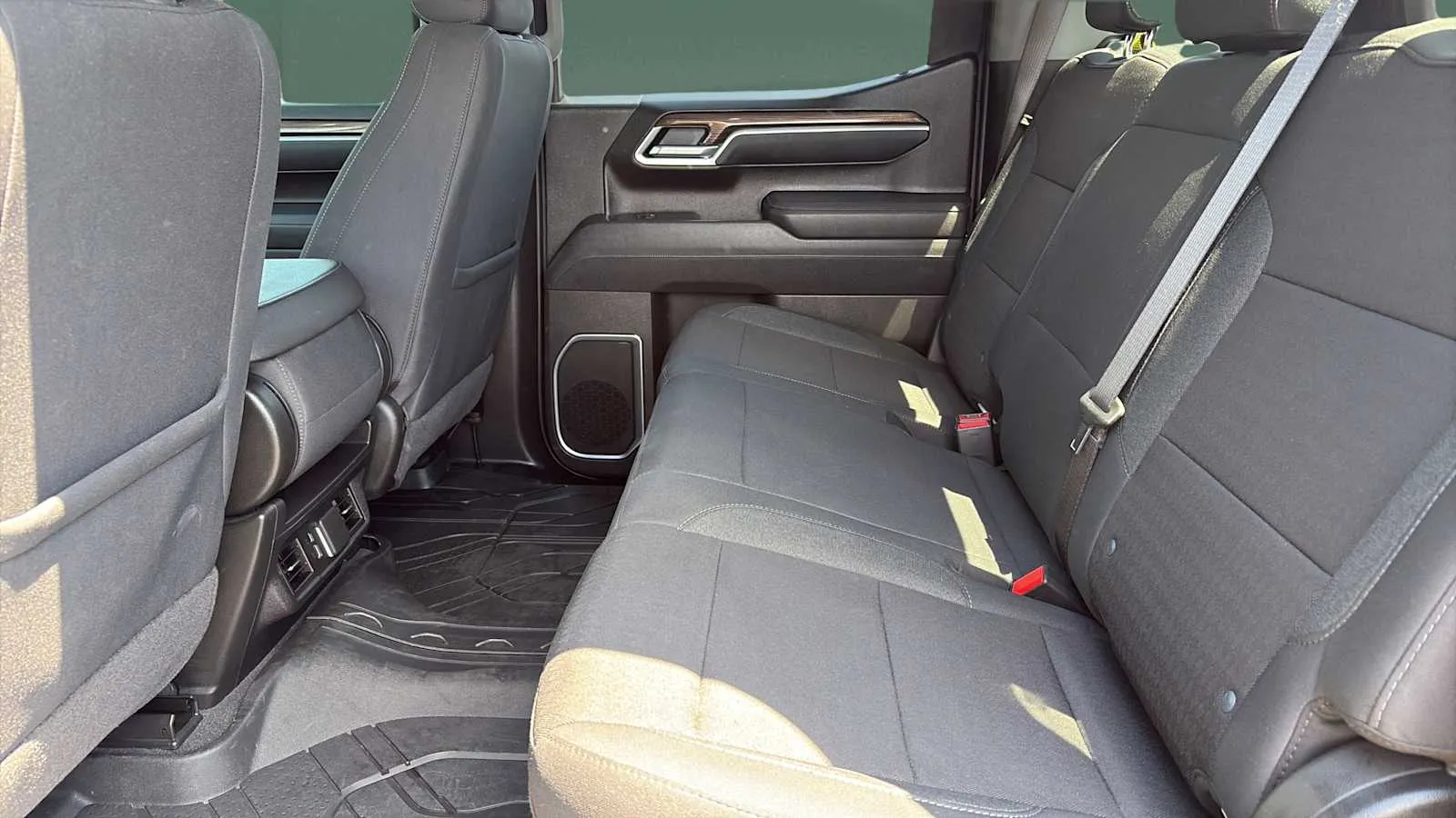 Chevrolet Silverado photo 23