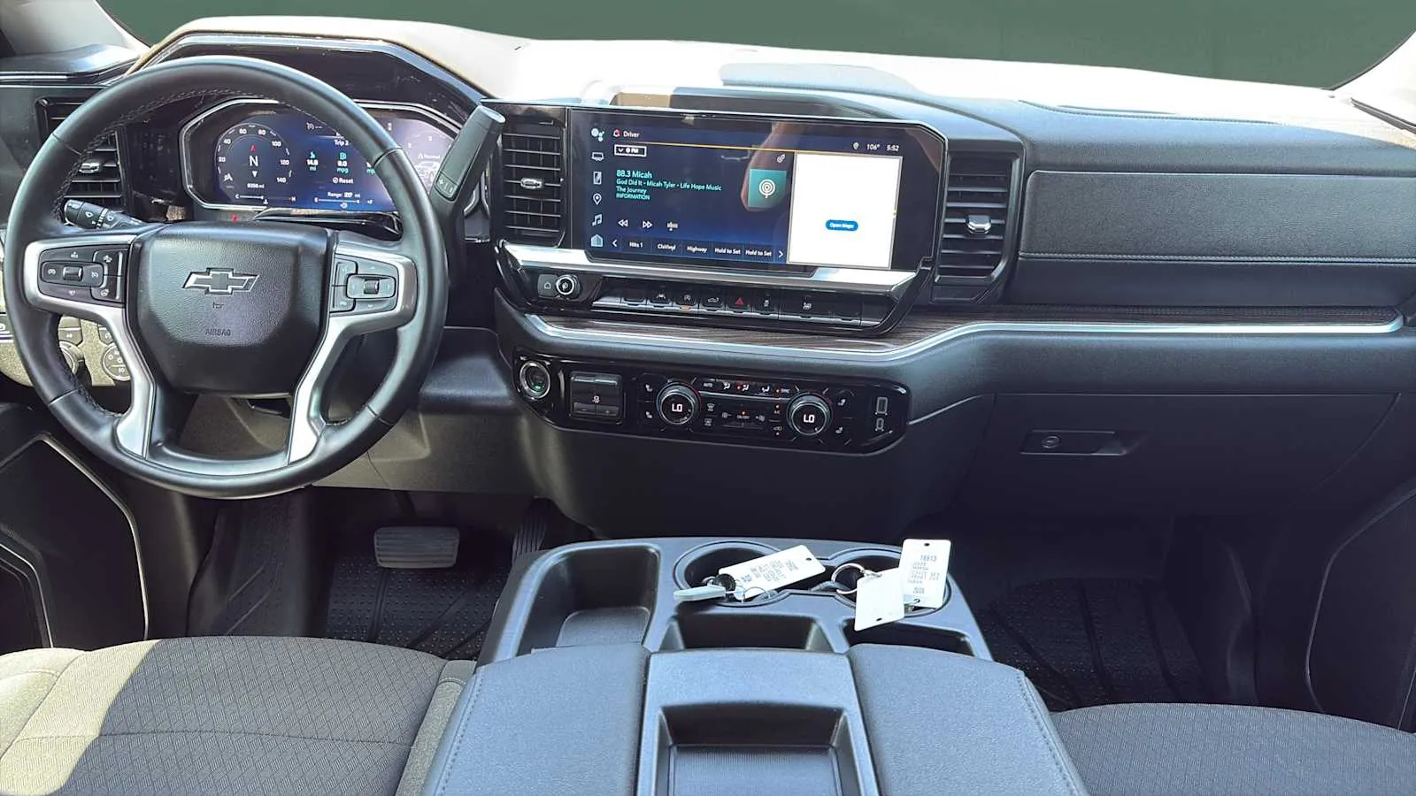 Chevrolet Silverado photo 24