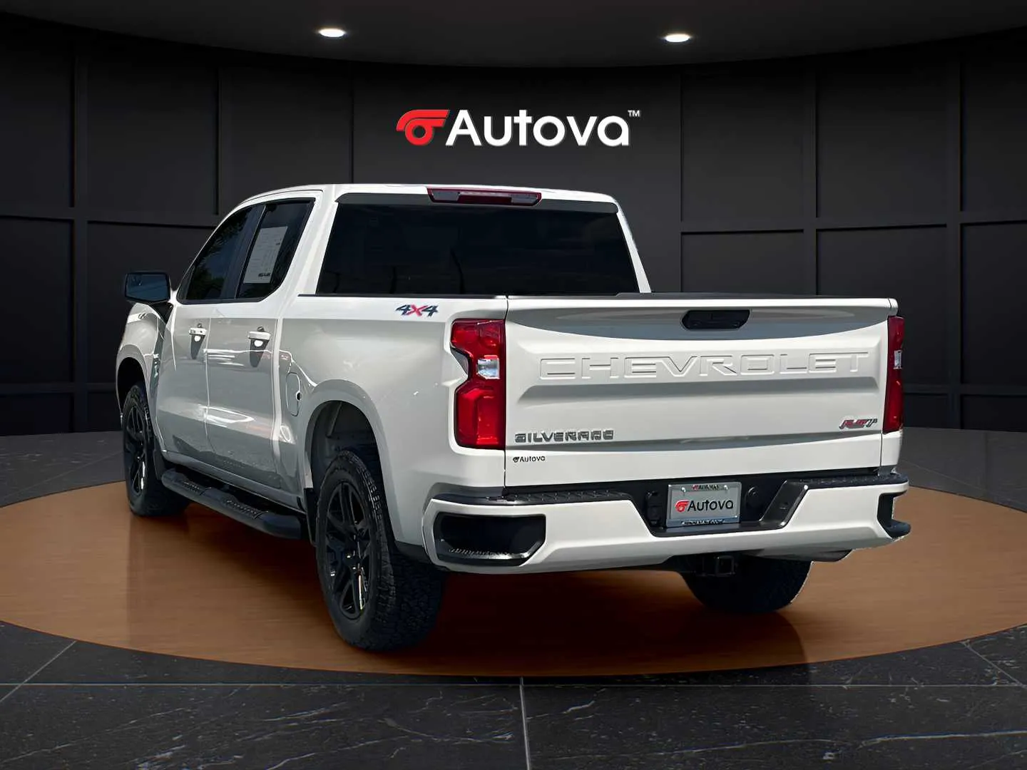 Chevrolet Silverado photo 3