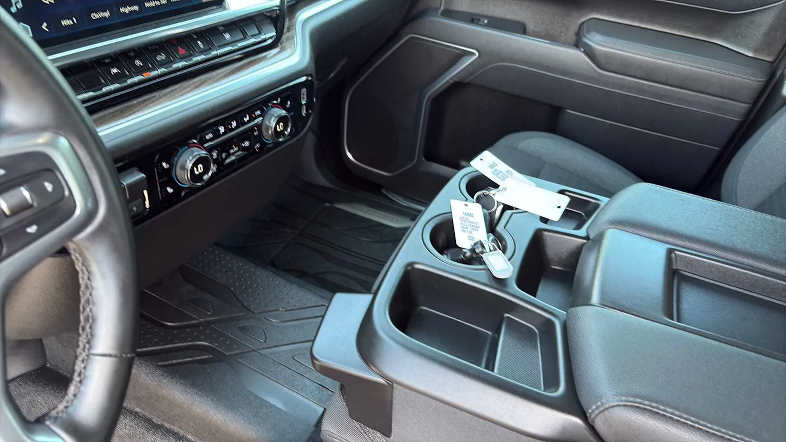 Chevrolet Silverado photo 19