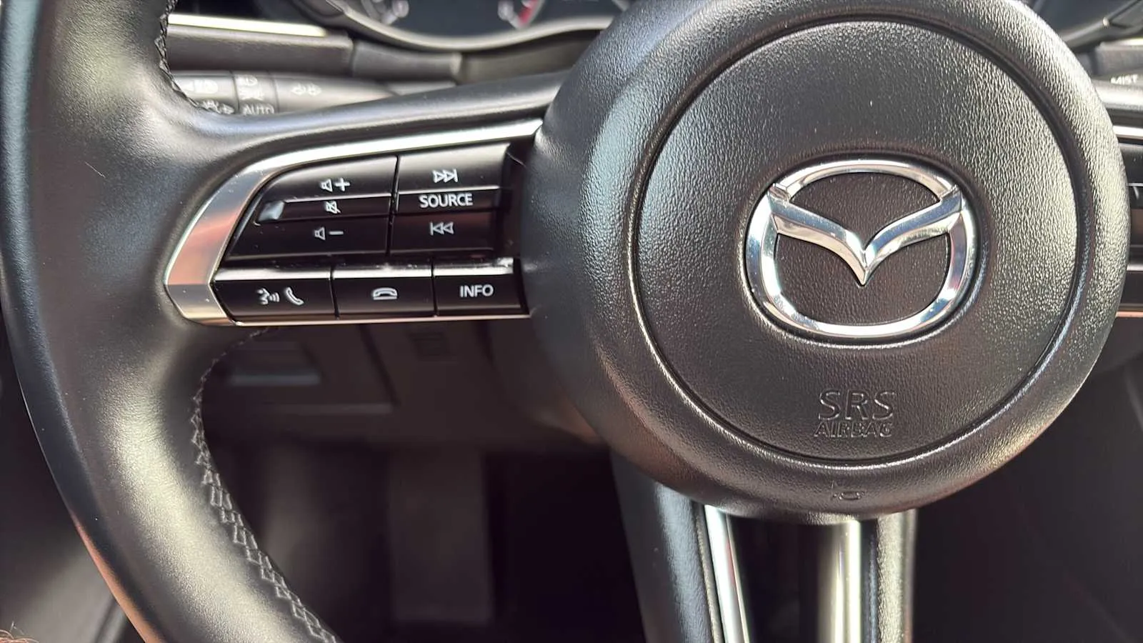Mazda Mazda3 photo 9