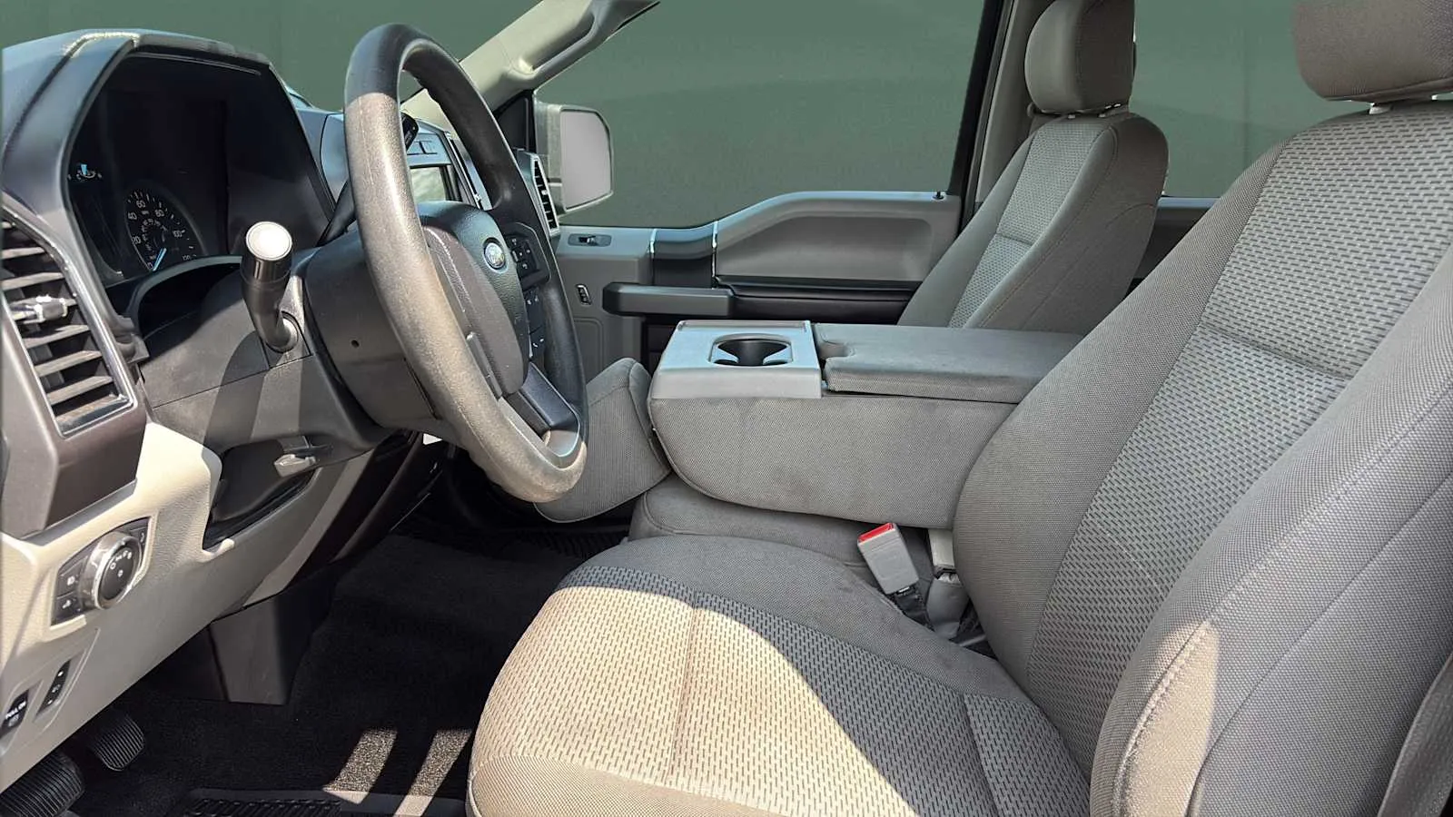 Ford F-150 photo 17