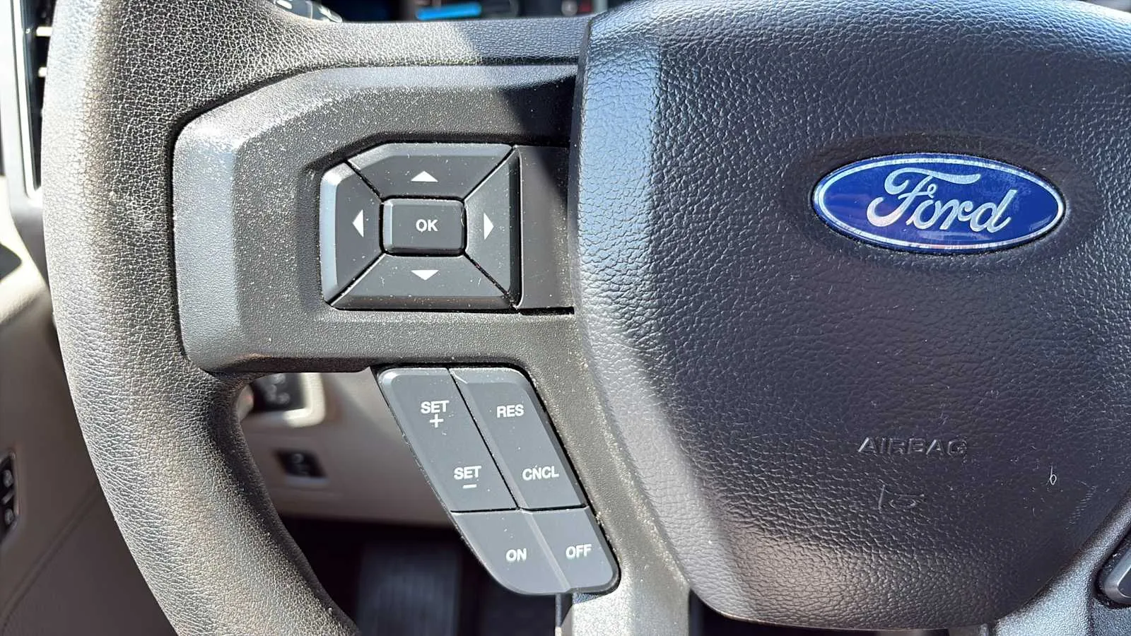 Ford F-150 photo 9
