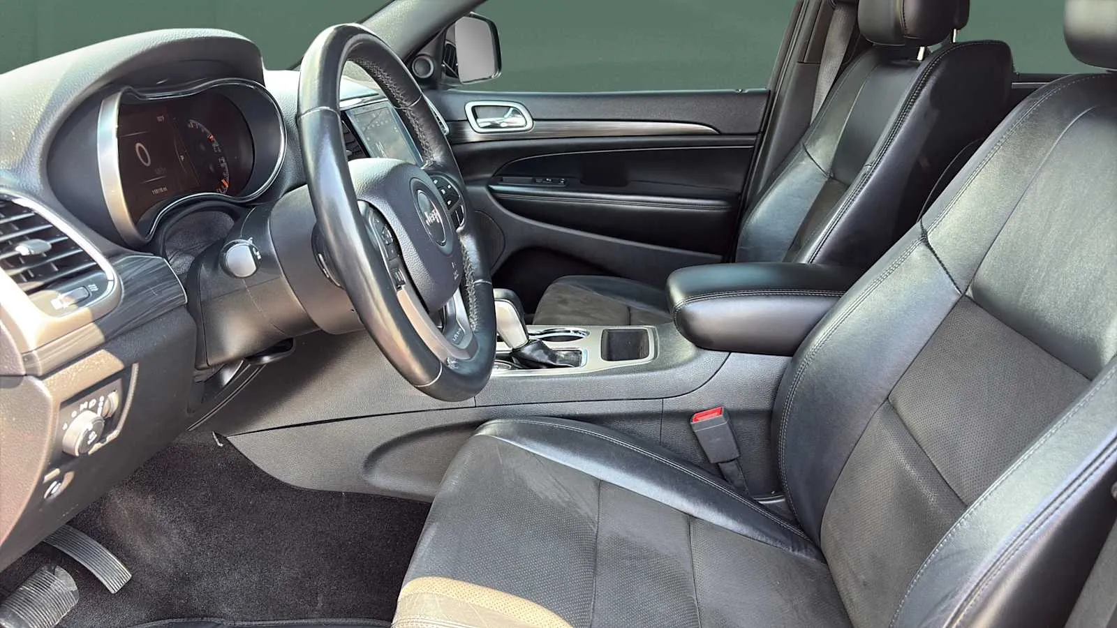 Jeep Grand Cherokee photo 17