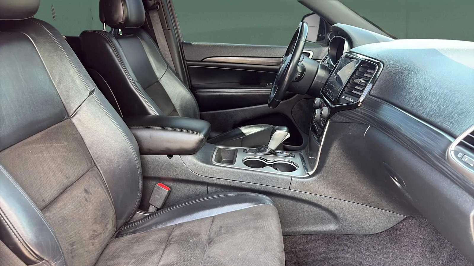 Jeep Grand Cherokee photo 24