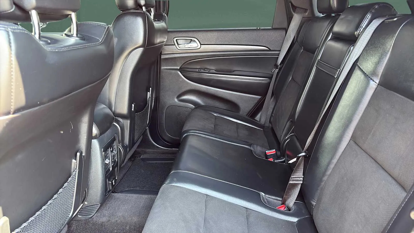 Jeep Grand Cherokee photo 18