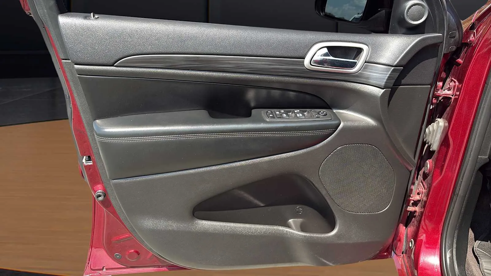 Jeep Grand Cherokee photo 16