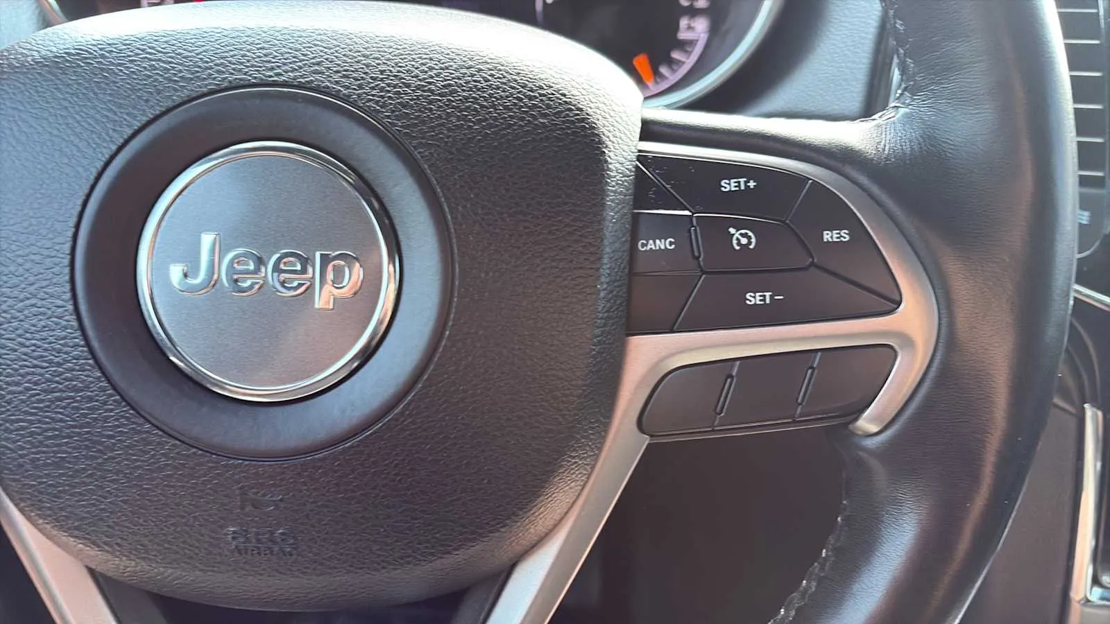 Jeep Grand Cherokee photo 10