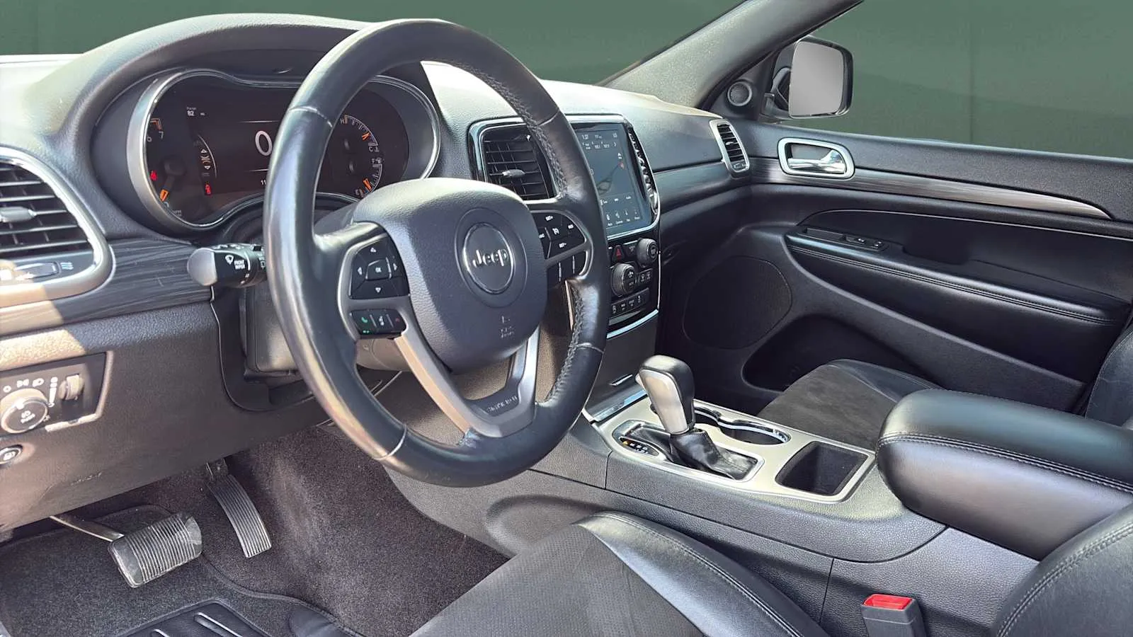 Jeep Grand Cherokee photo 13