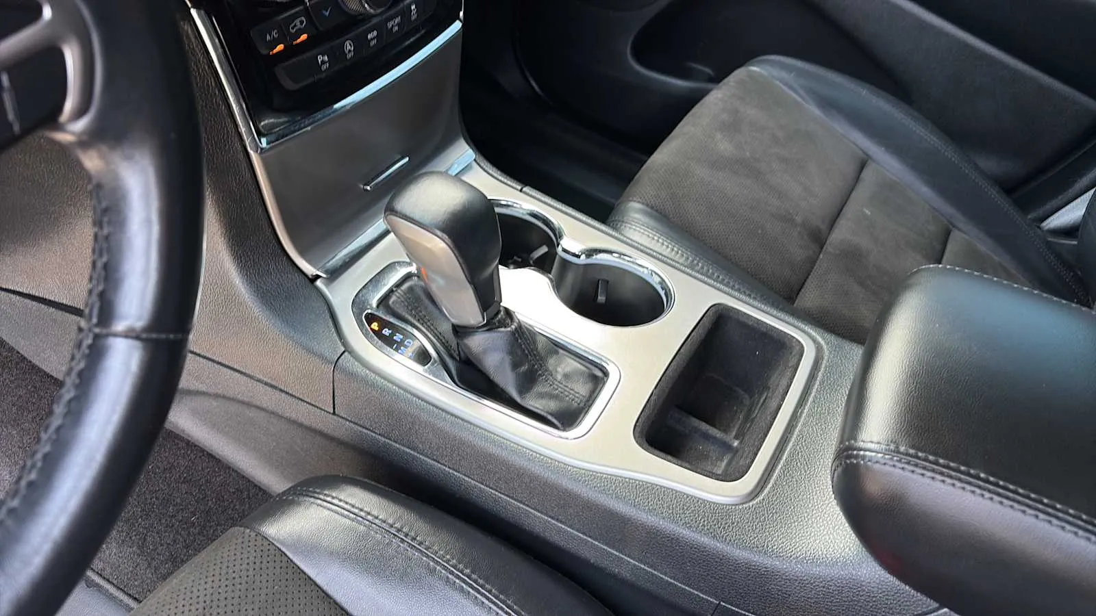 Jeep Grand Cherokee photo 14