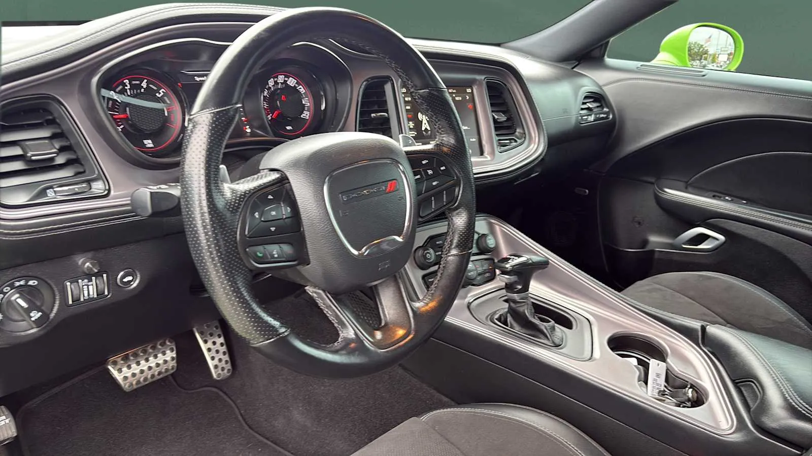 Dodge Challenger photo 13