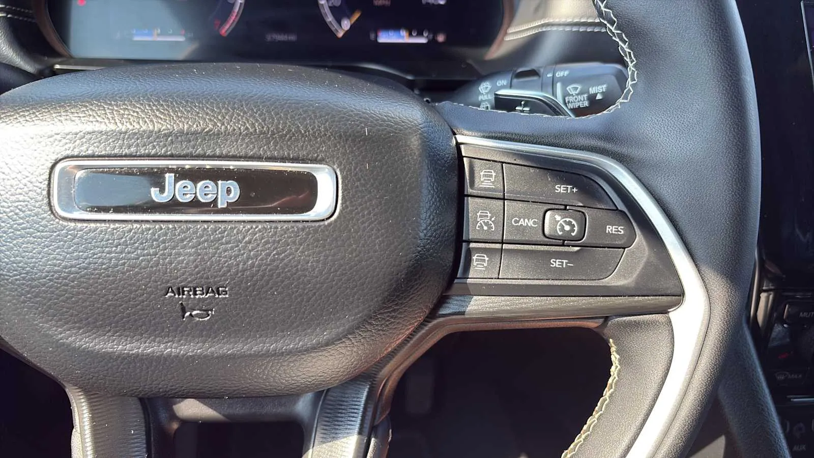 Jeep Grand Cherokee photo 15