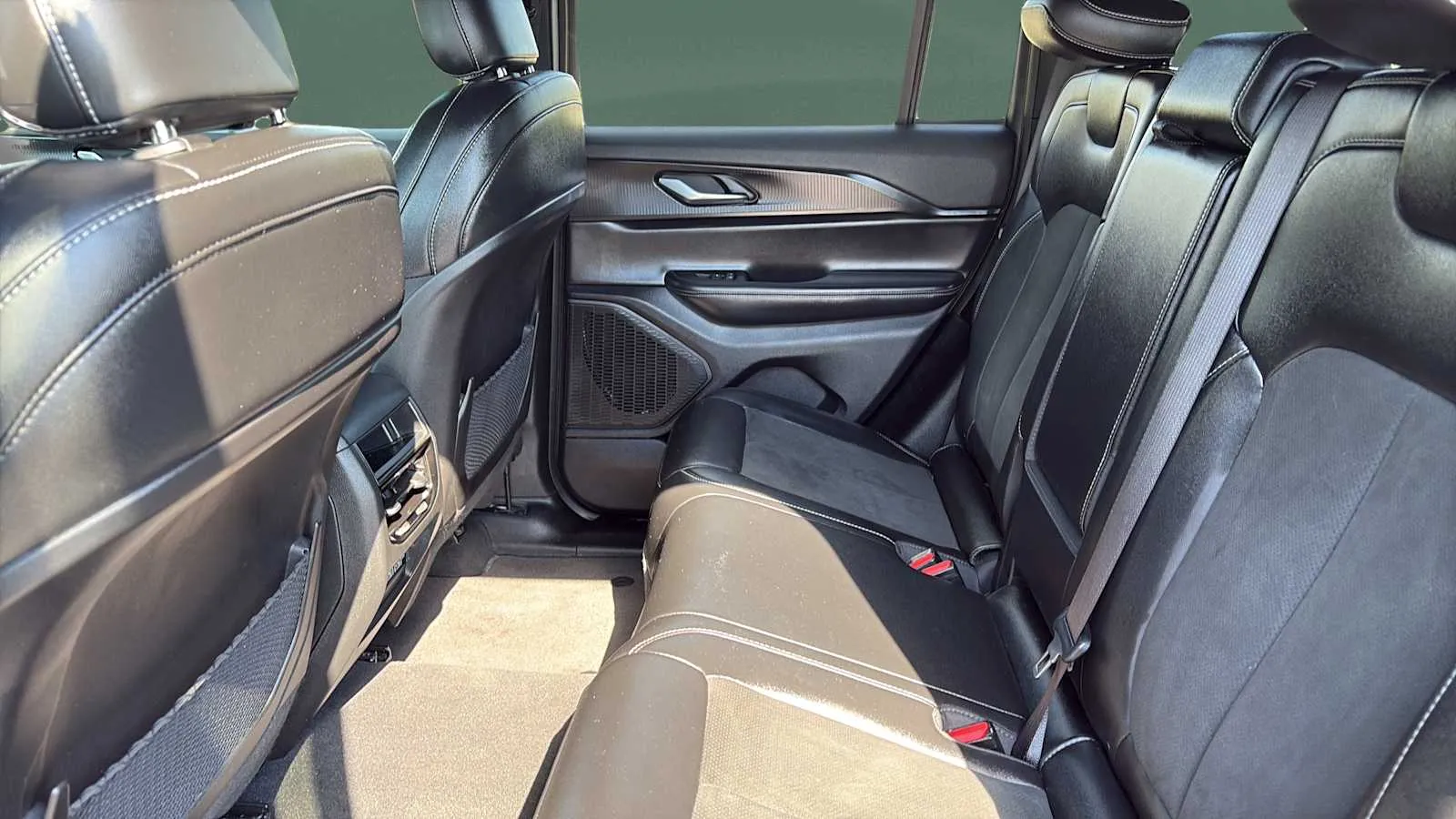 Jeep Grand Cherokee photo 23