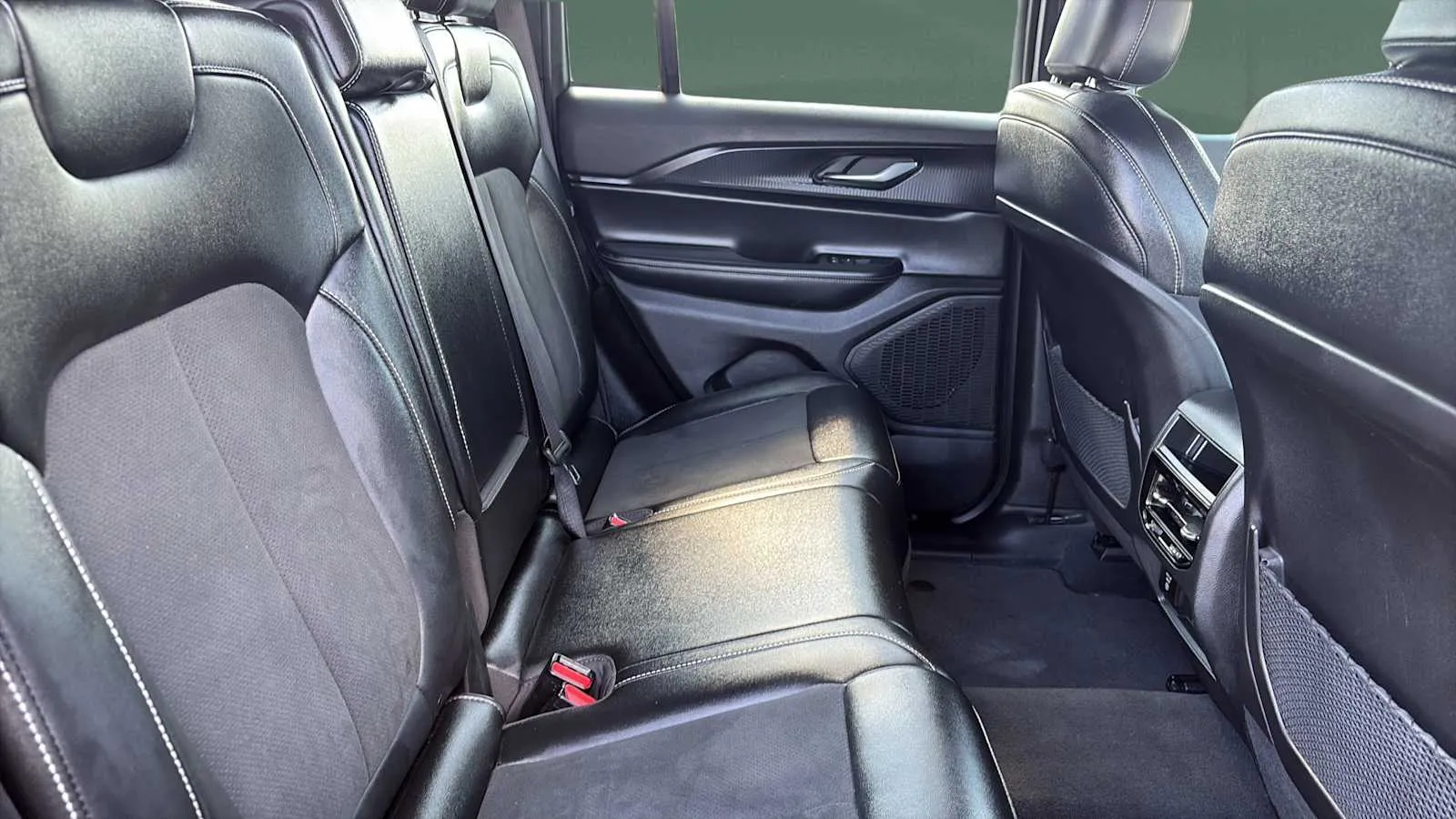 Jeep Grand Cherokee photo 27