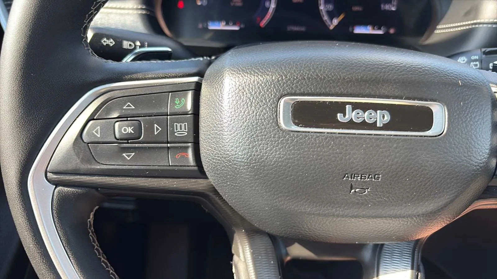 Jeep Grand Cherokee photo 14