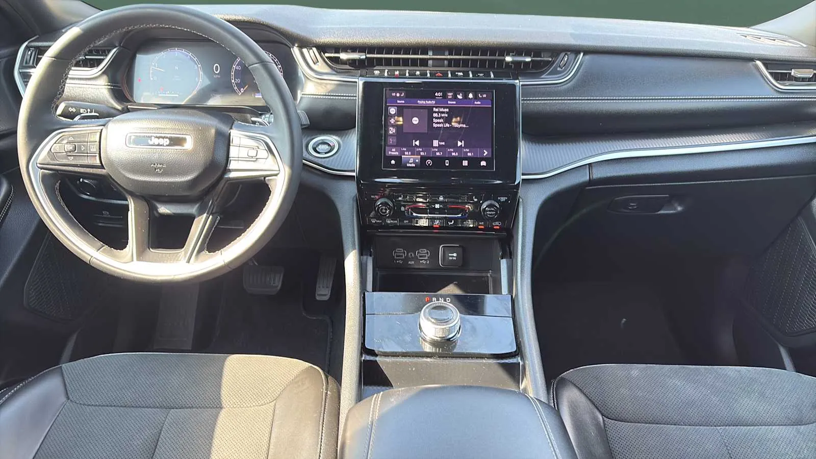 Jeep Grand Cherokee photo 24